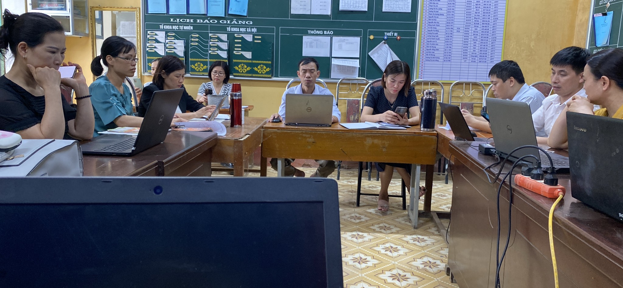 Tập huấn về cách sử dụng và khai thác nền tảng VitanEdu trong giảng dạy cho các thầy cô trường THCS An Thịnh - Yên Bái  - Ảnh 1