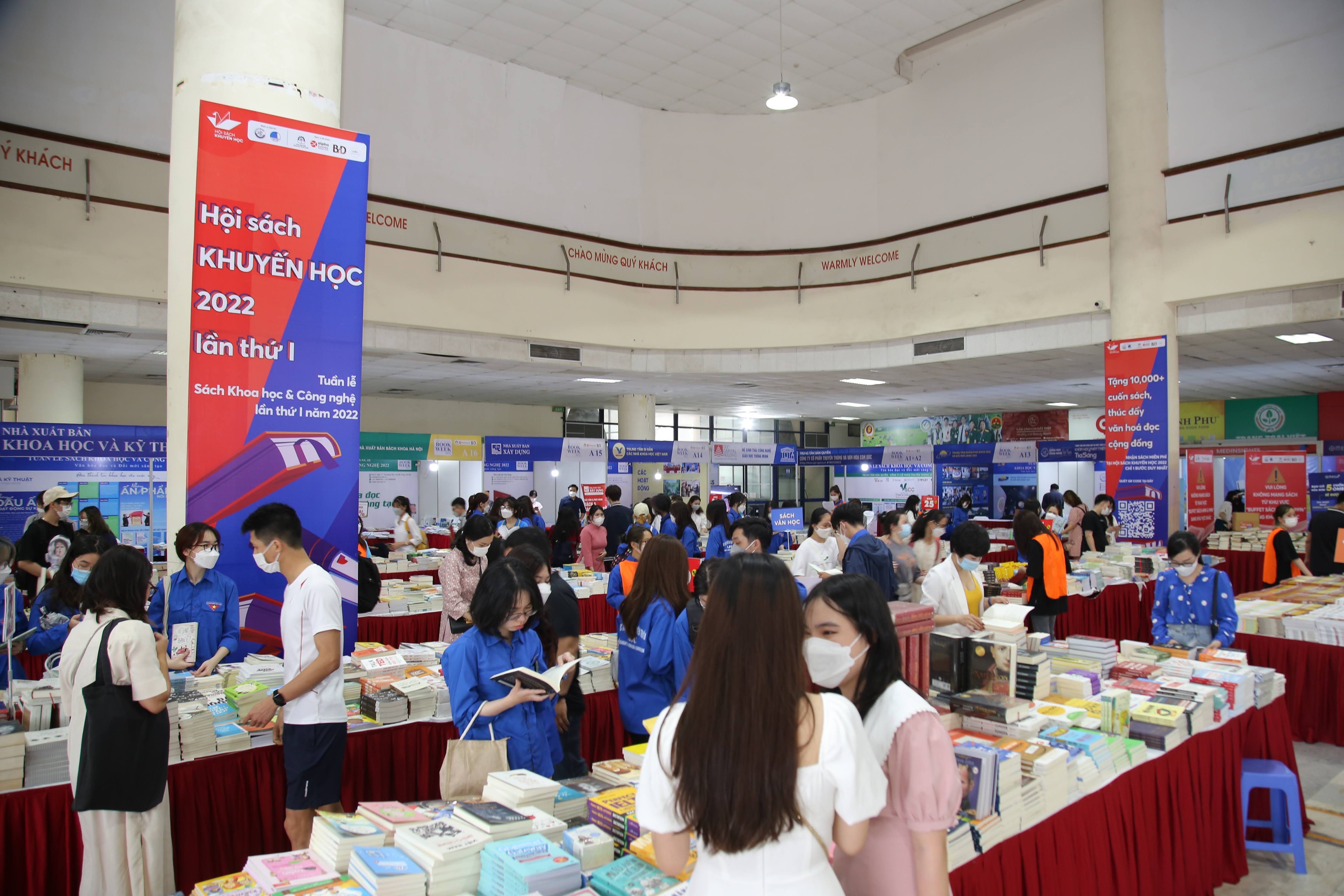 Đông đảo thanh niên, sinh viên tham dự Tuần lễ Sách Khoa học và Công nghệ lần thứ I - Ảnh 4