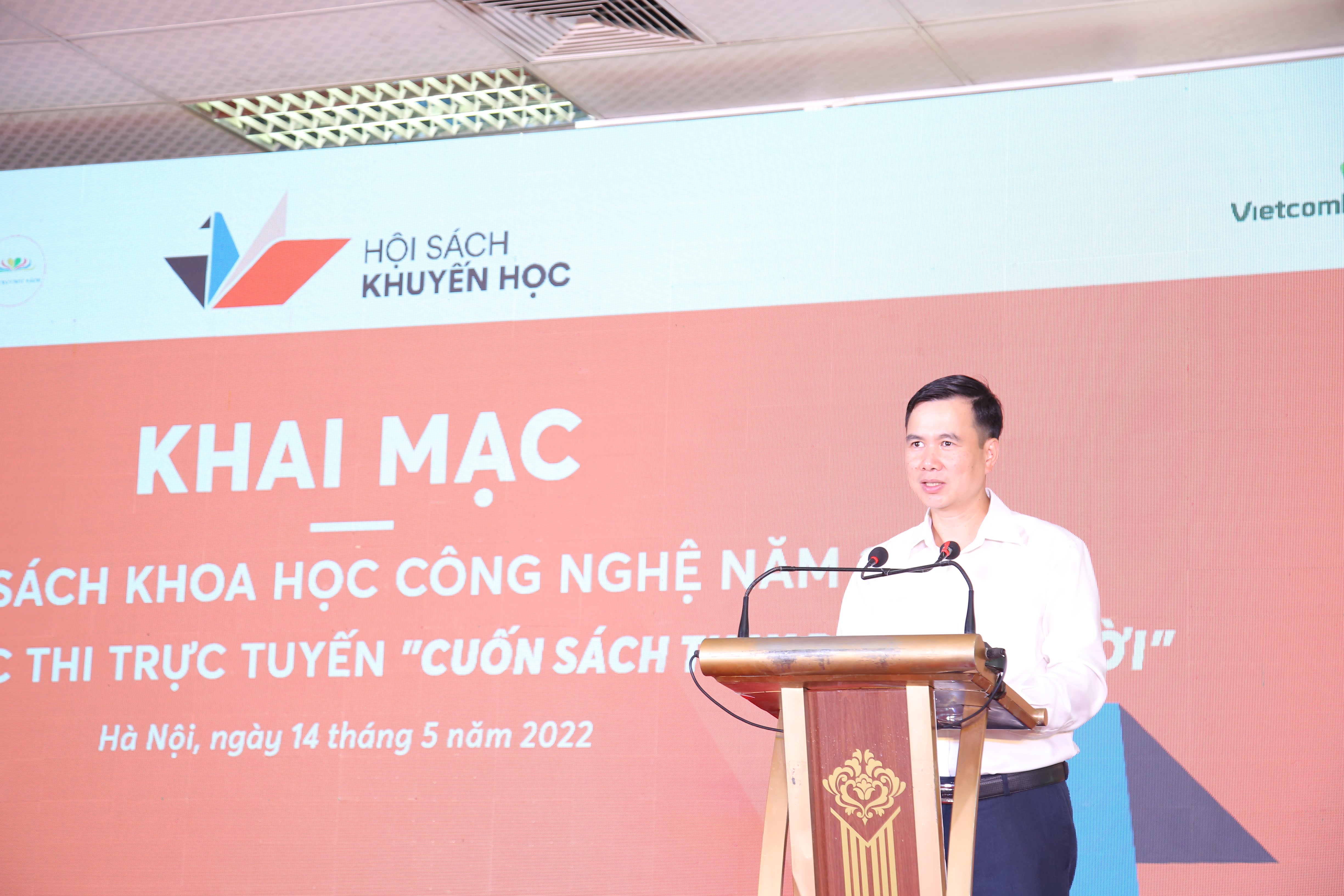 Đông đảo thanh niên, sinh viên tham dự Tuần lễ Sách Khoa học và Công nghệ lần thứ I - Ảnh 2