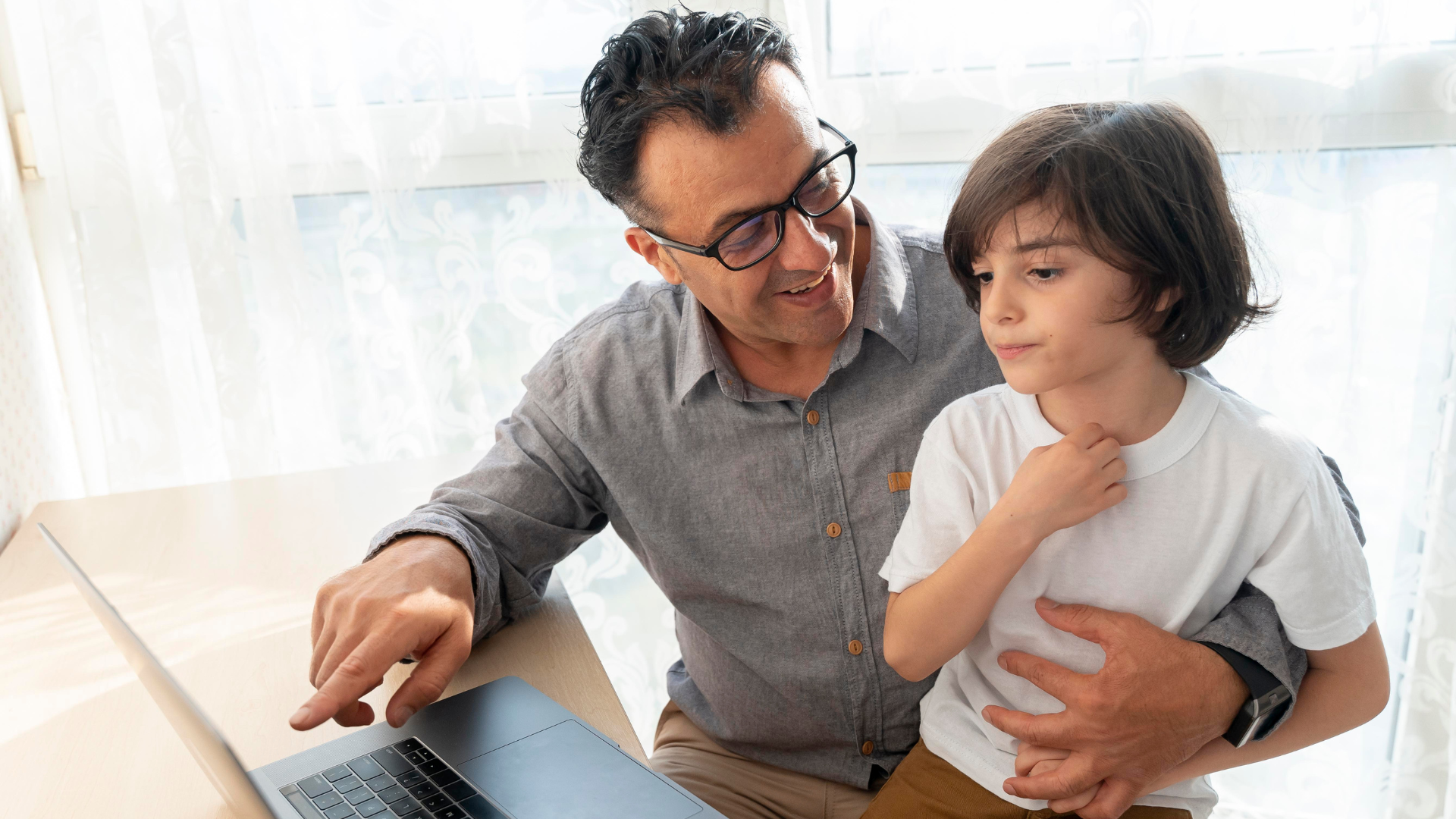 Dạy con sử dụng AI: Tận dụng chứ không lạm dụng - Ảnh 3